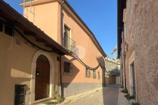 Detached house in Via degli Ortolani 1, L'Aquila - Photo 1