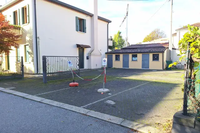 Posto auto in Via della Vittoria, Mirano - Foto 1