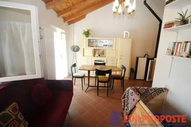 4-room flat, Lazzate - Photo 1