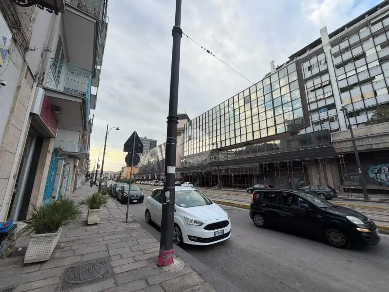 Negozio in Via Nuova Poggioreale 152, Napoli, {3} - Foto 2