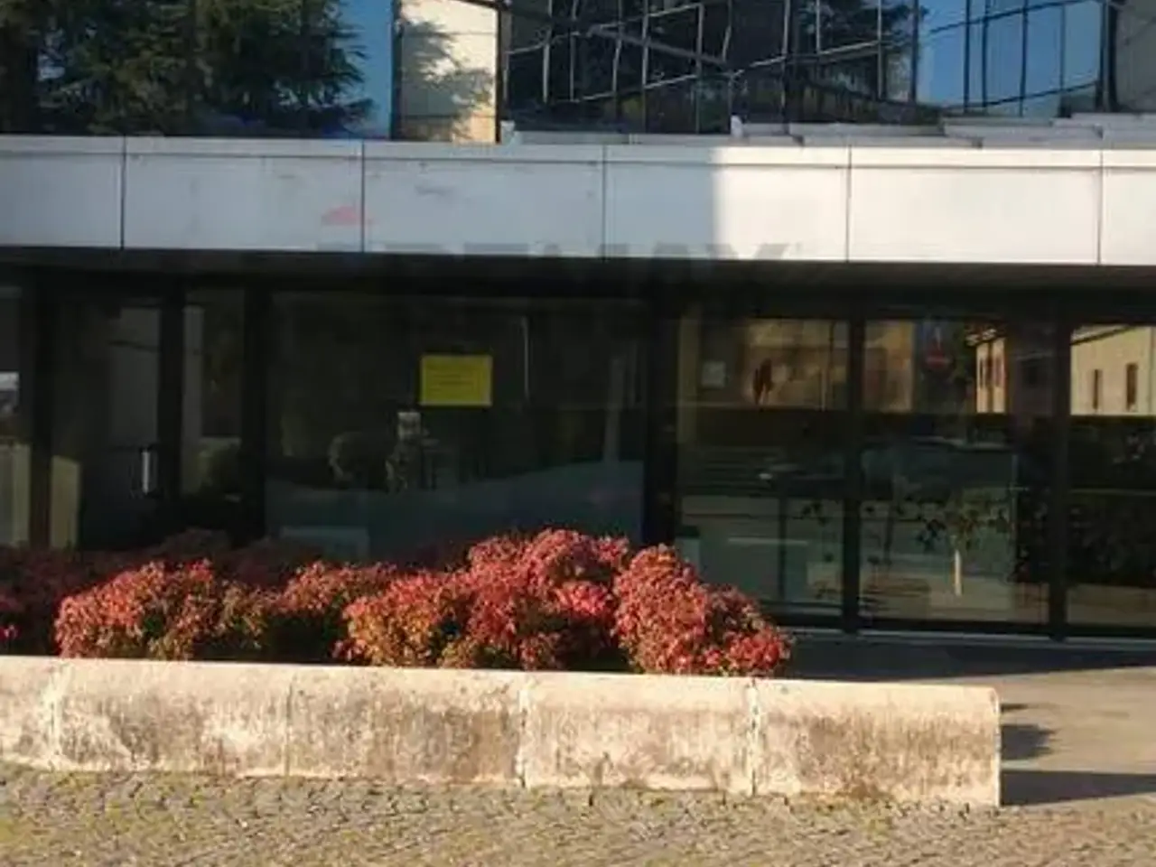 Negozio in Via Marsala 38, Gallarate, {3} - Foto 1