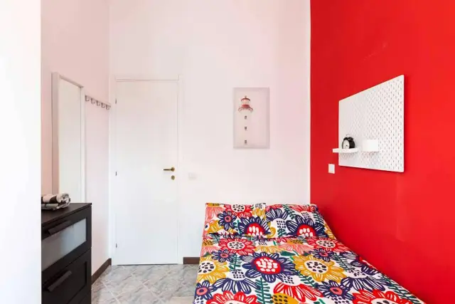 Room in Via Paolo Bassi, Milano - Photo 1