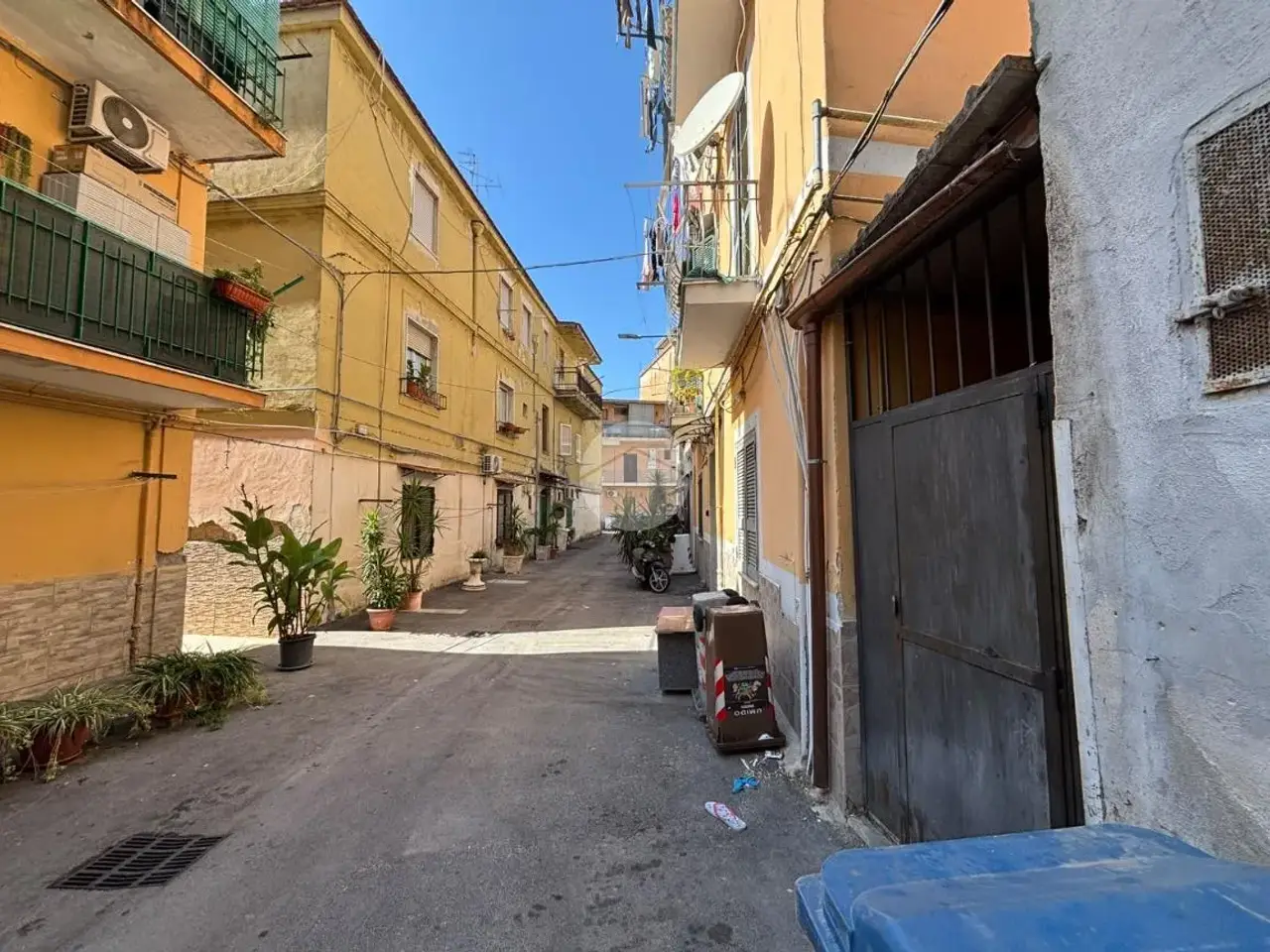Laboratorio in V. Nuova del Campo 78, Napoli, {3} - Foto 1