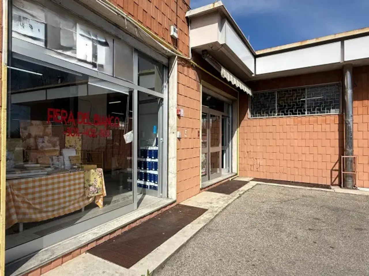 Negozio in Via Giuseppe Verdi 80, Voghera, {3} - Foto 2