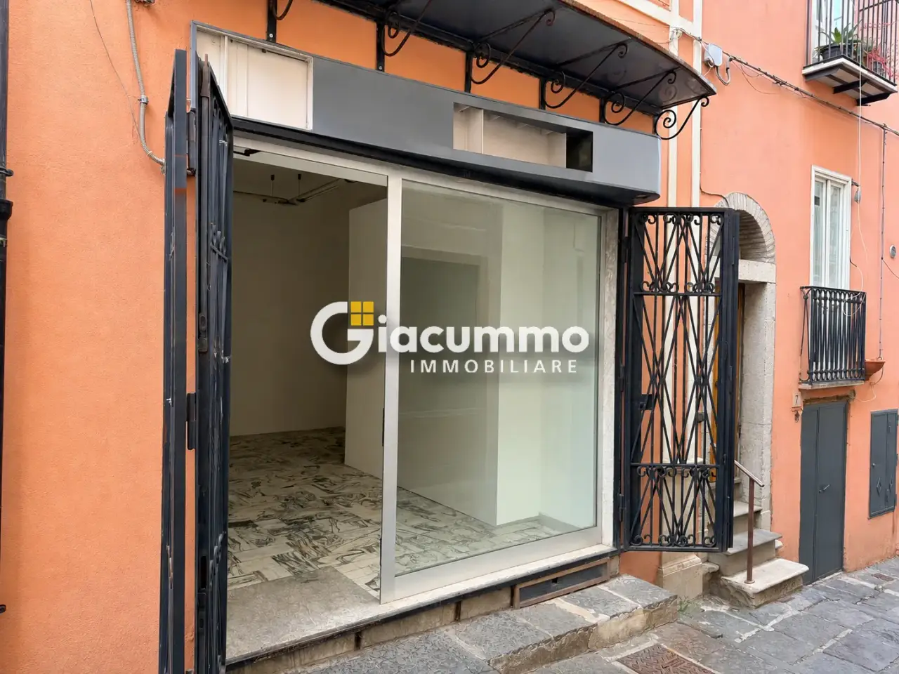 Palazzina commerciale in Via Fratelli Bandiera 1, Potenza, {3} - Foto 2