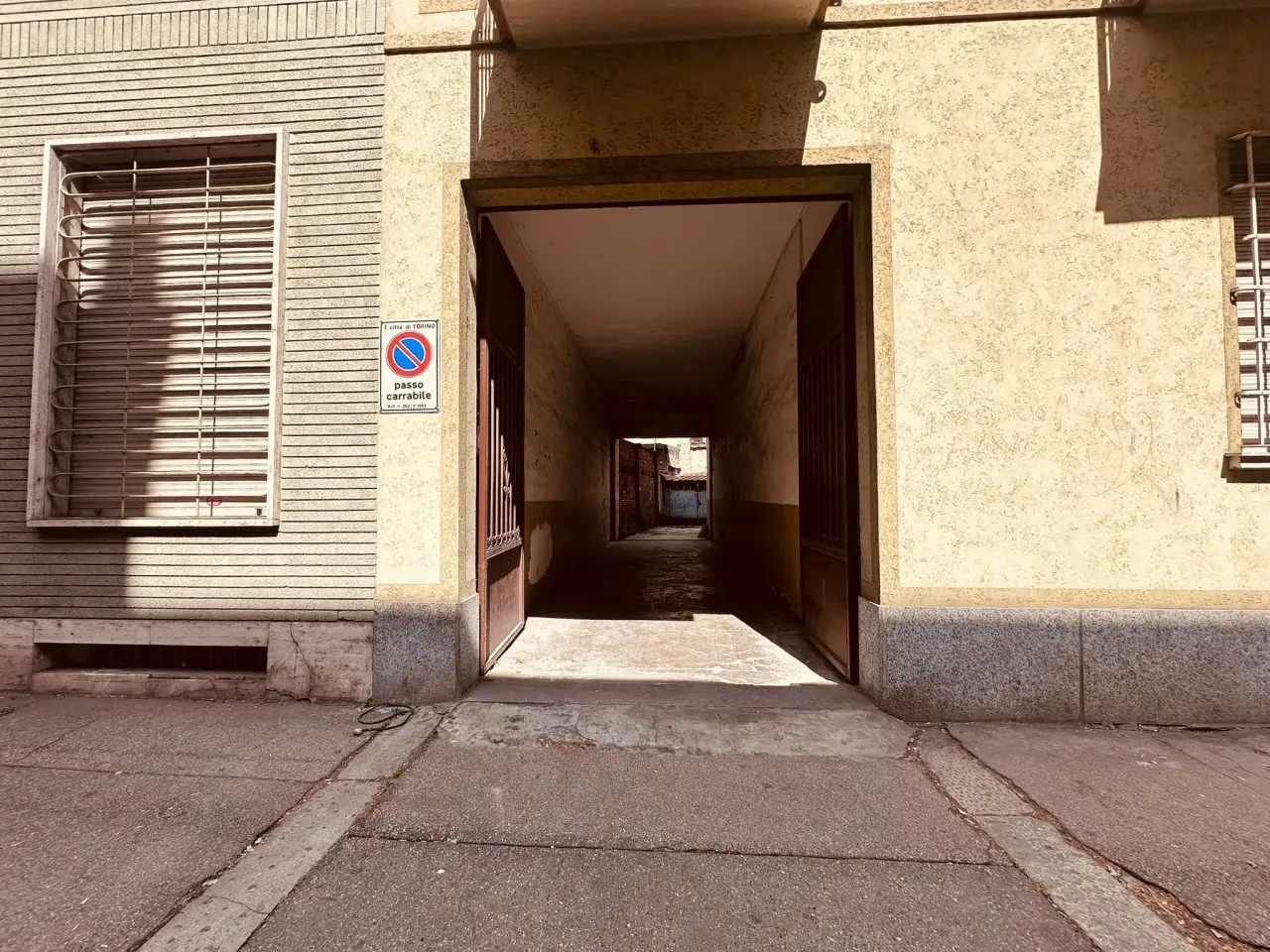 Parcheggio chiuso in Via Beinasco 4, Torino, {3} - Foto 2