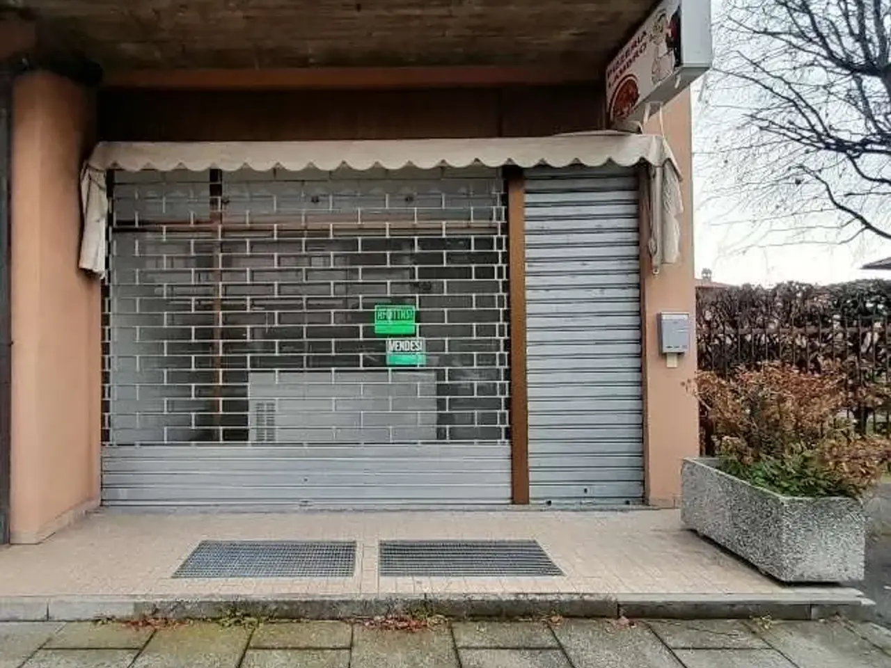 Negozio in Via Volta 30, Ponte Lambro, {3} - Foto 1
