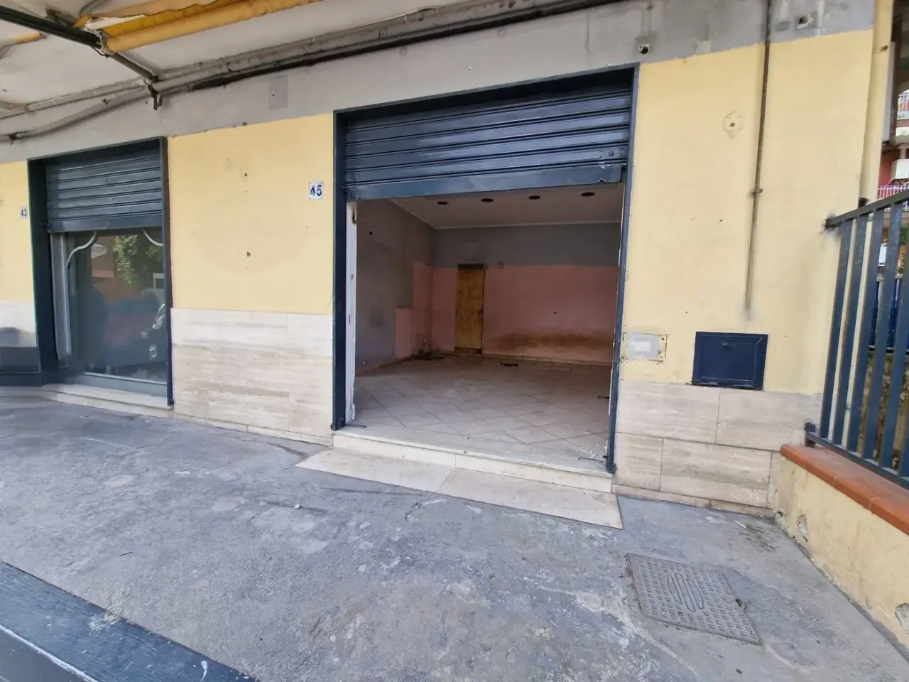 Negozio in Via Piave 43/45, Marano Di Napoli, {3} - Foto 2
