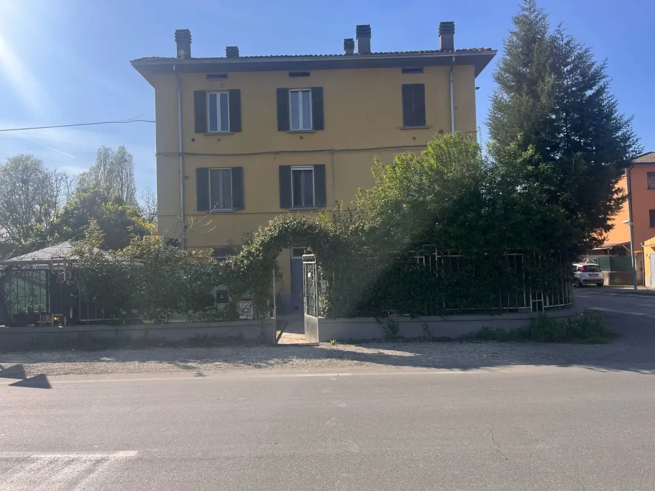 Negozio in Strada Martiri di Casaltone 60, Parma, {3} - Foto 1