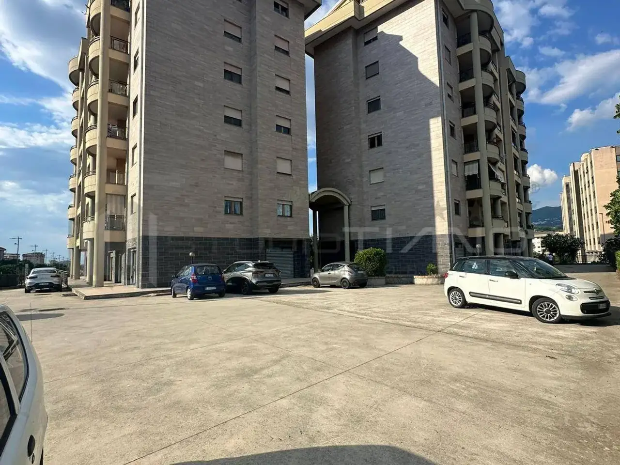 Ufficio in Viale Giacomo Mancini, Cosenza, {3} - Foto 1