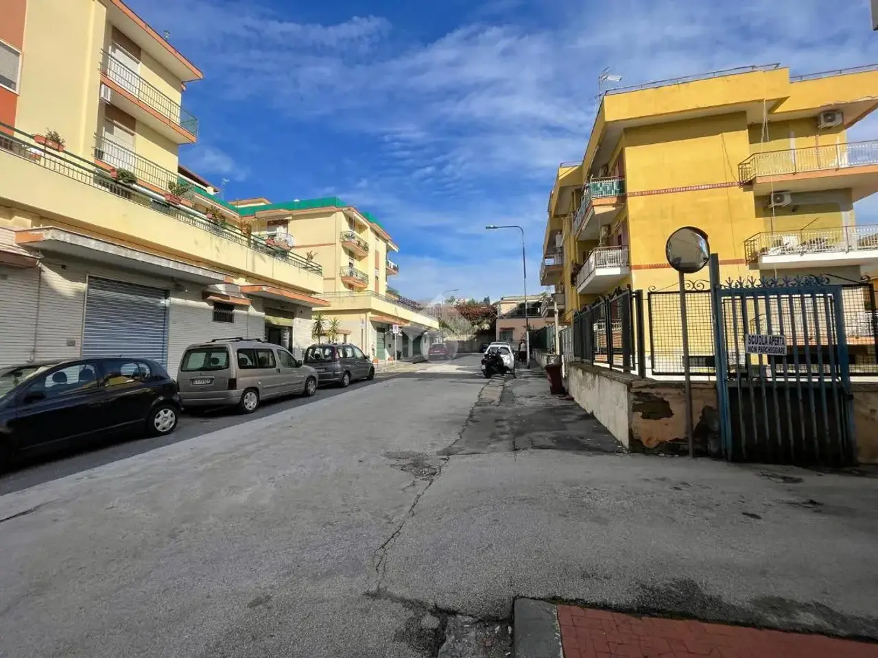 Negozio in Traversa I Bognar 61, Pozzuoli, {3} - Foto 1