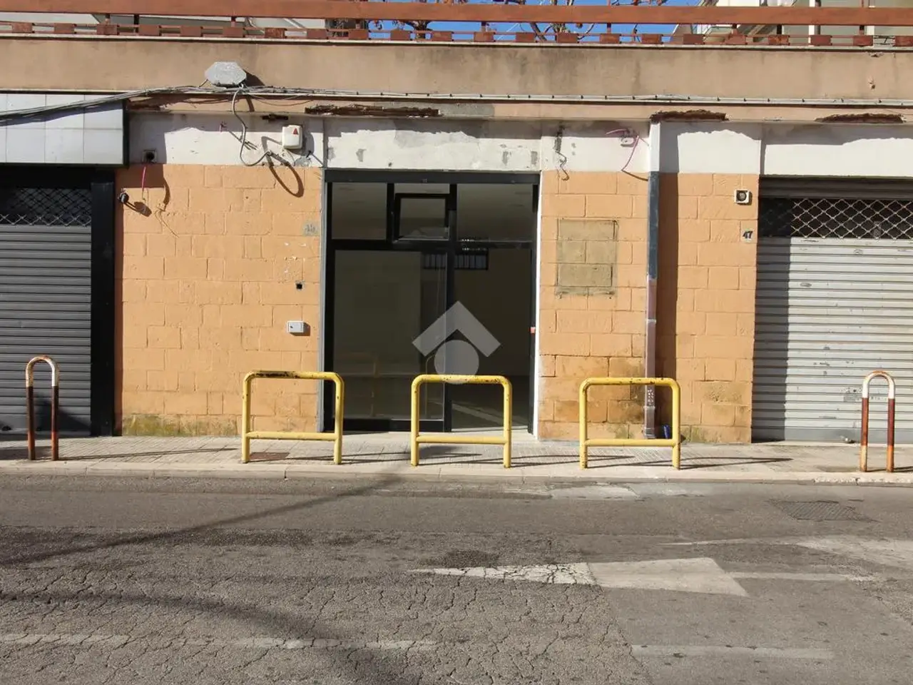 Negozio in Viale Via S. Giovanni Bosco 45, Brindisi, {3} - Foto 1
