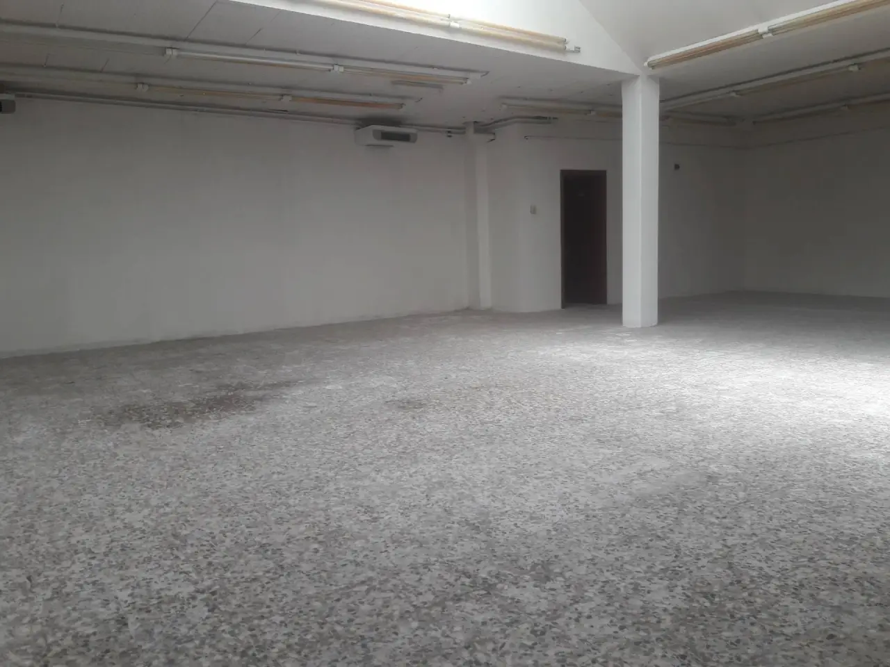 Esercizio commerciale in Via Valdera, Ponsacco, {3} - Foto 1