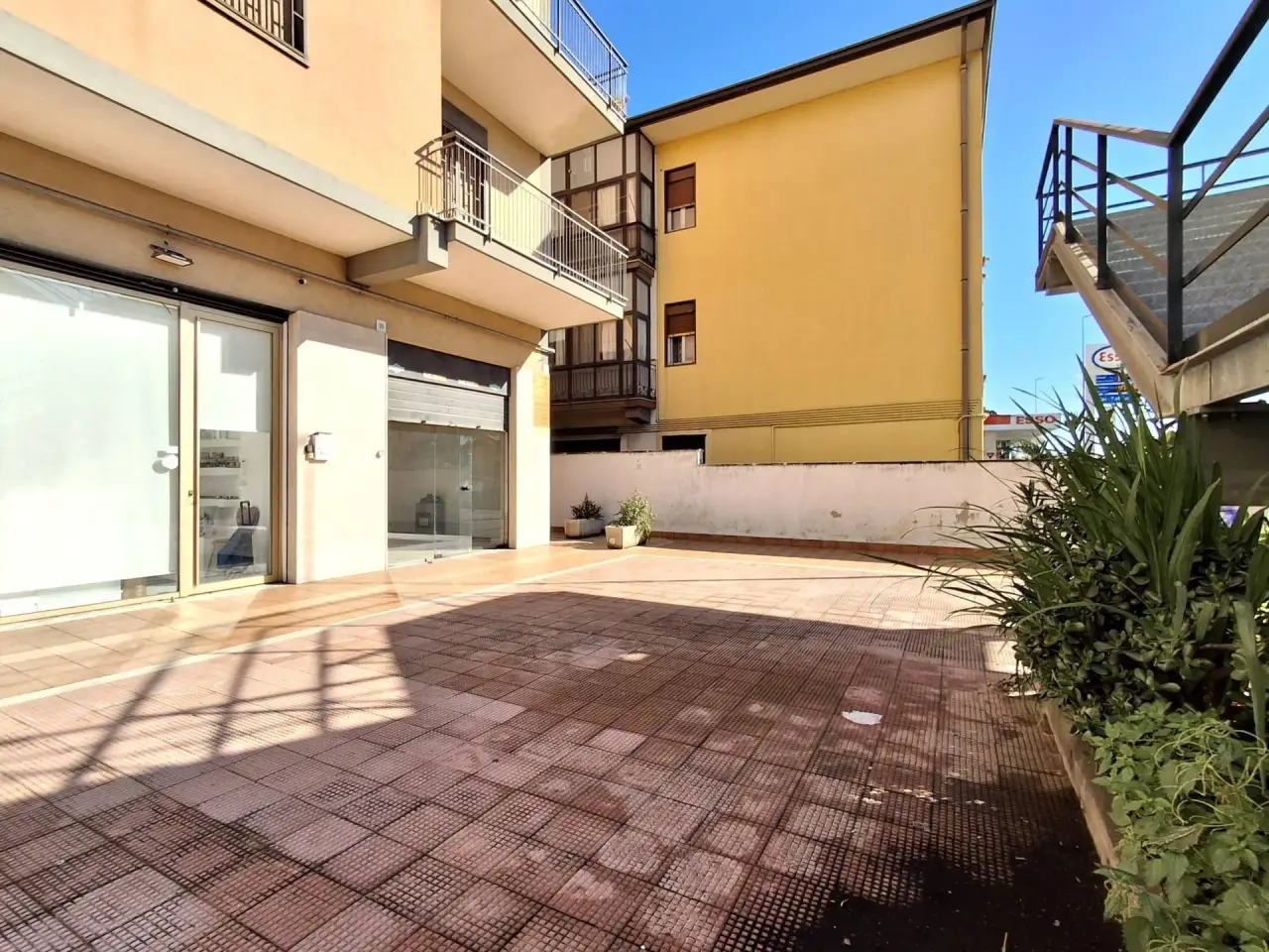 Negozio in Via Etnea 30, Gravina Di Catania, {3} - Foto 2