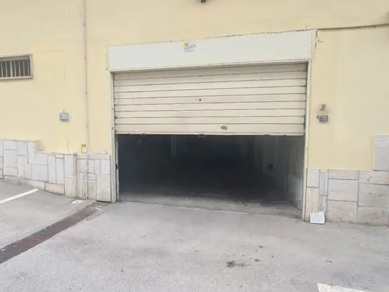 Parcheggio chiuso in Via Nicolardi 145, Napoli, {3} - Foto 2