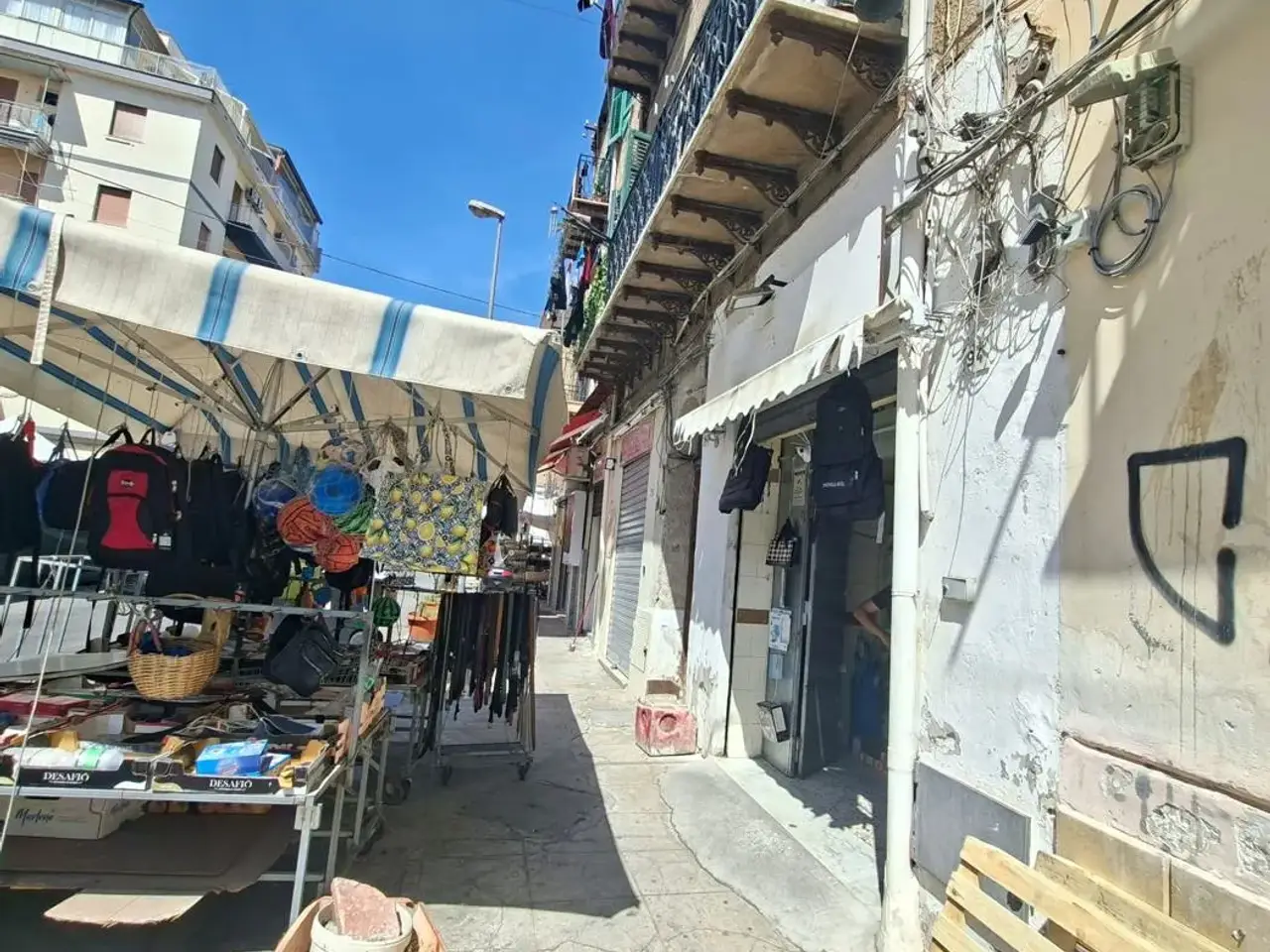 Negozio in Via Montalbo 94, Palermo, {3} - Foto 1