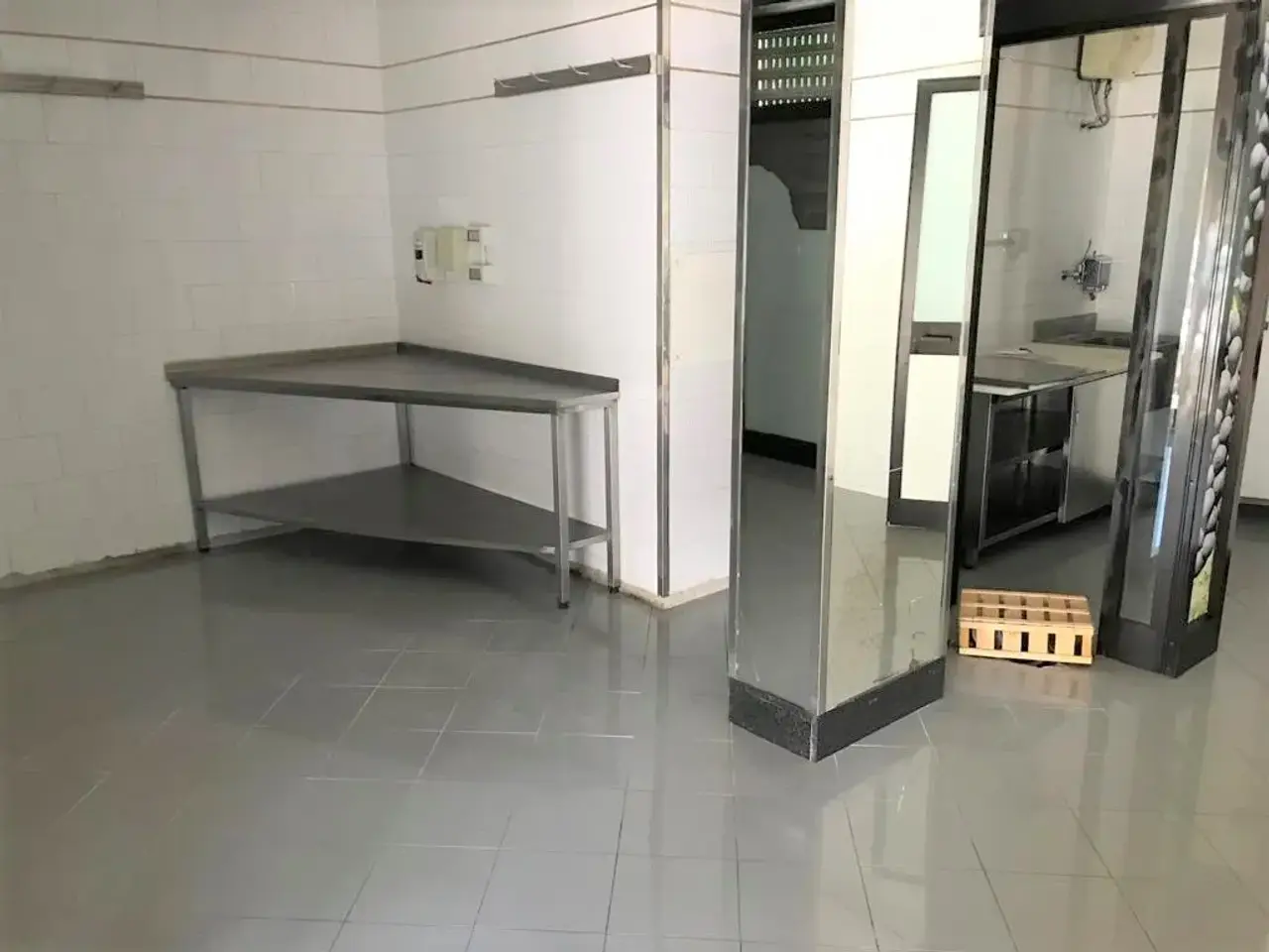 Palazzina commerciale in Via dei Girasoli, Guidonia Montecelio, {3} - Foto 1