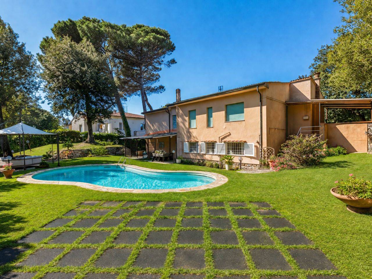 casa indipendente in vendita a Pisa in zona Tirrenia