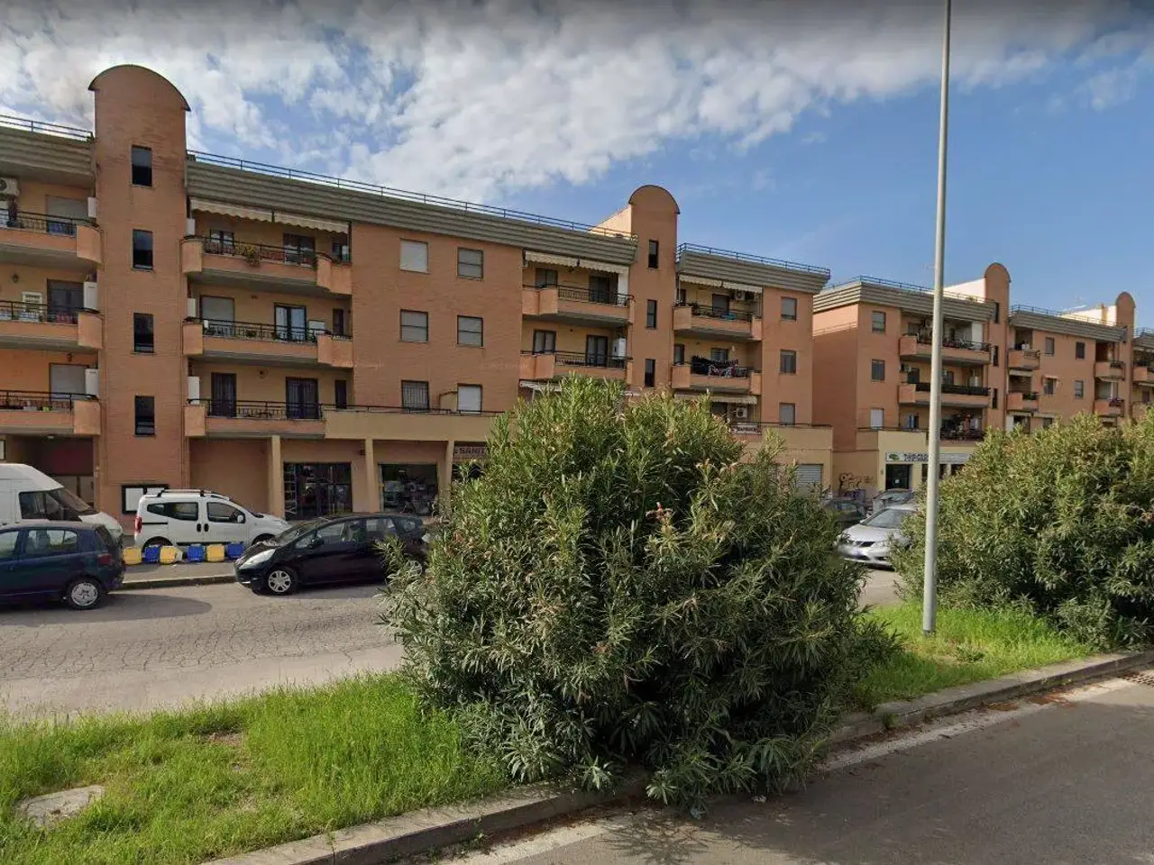 Negozio in Via delle Camelie, Latina, {3} - Foto 1
