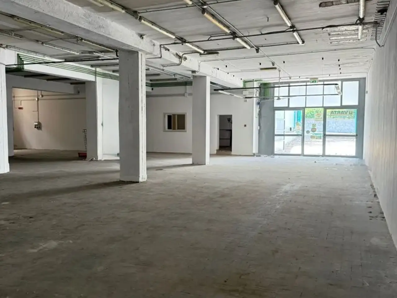 Esercizio commerciale in Via Pomigliano Snc, Sant'Anastasia, {3} - Foto 1