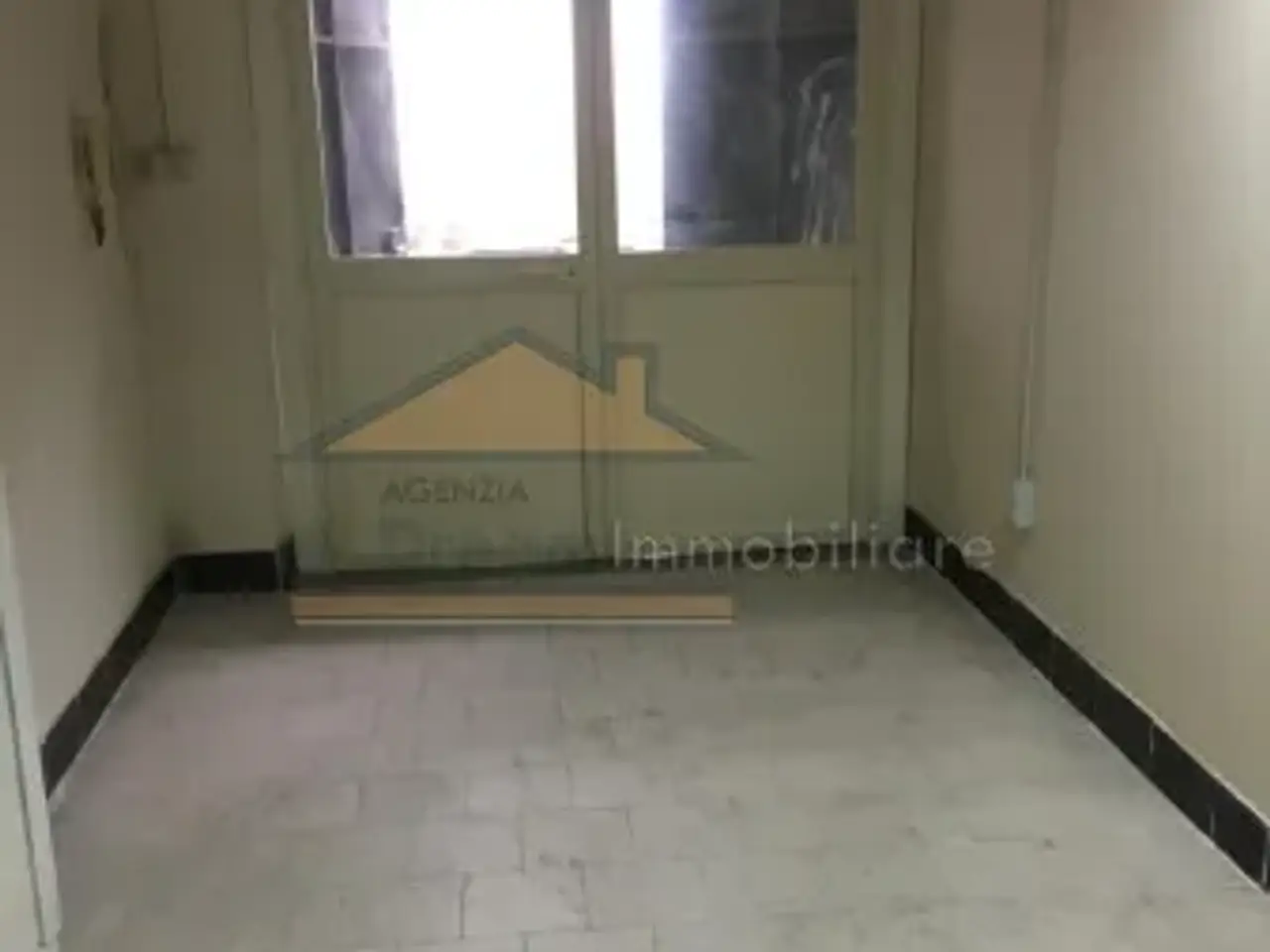 Magazzino in Via Oasi Sacro Cuore, Giugliano In Campania, {3} - Foto 2