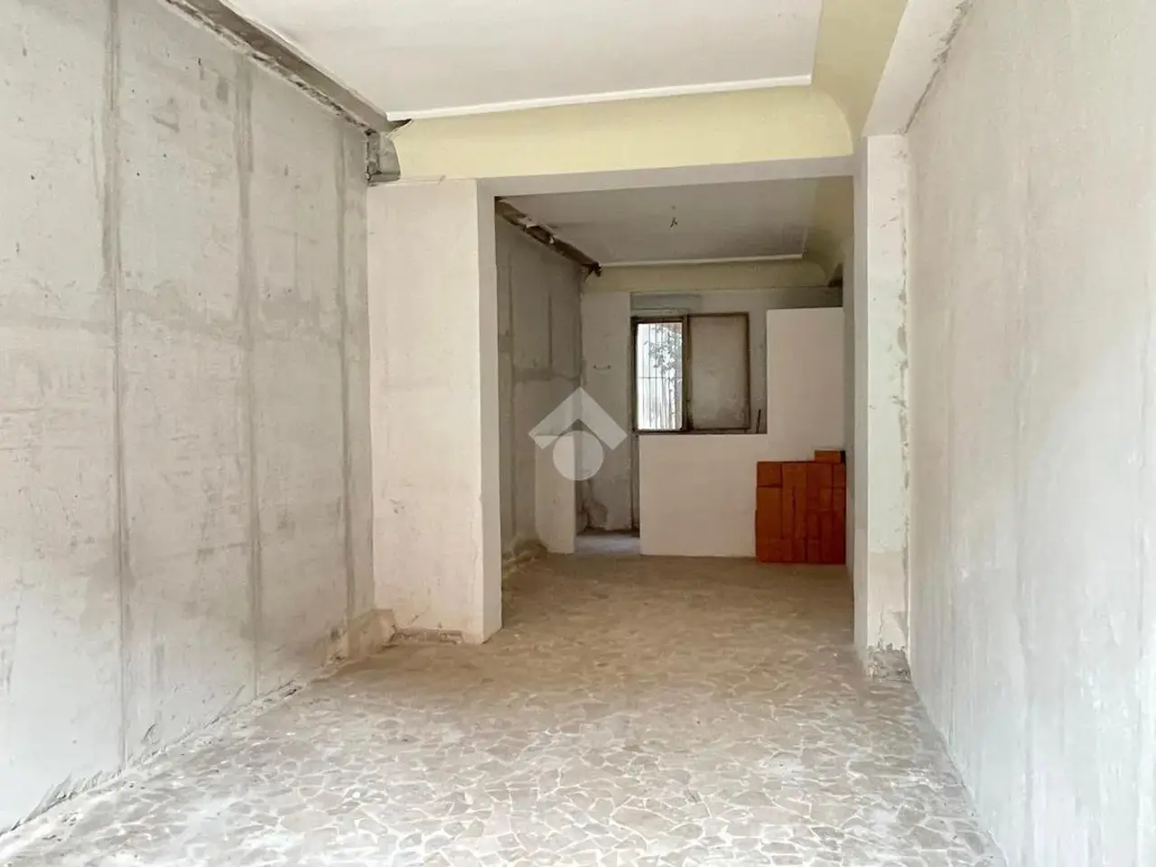 Negozio in Via Vittorio Veneto 37, Giugliano In Campania, {3} - Foto 1