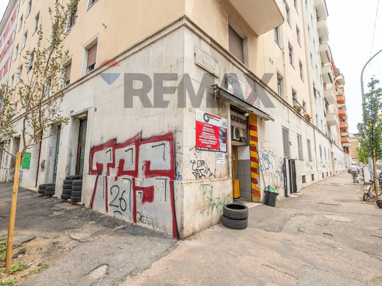 Esercizio commerciale in Via Matera 33, Roma, {3} - Foto 1