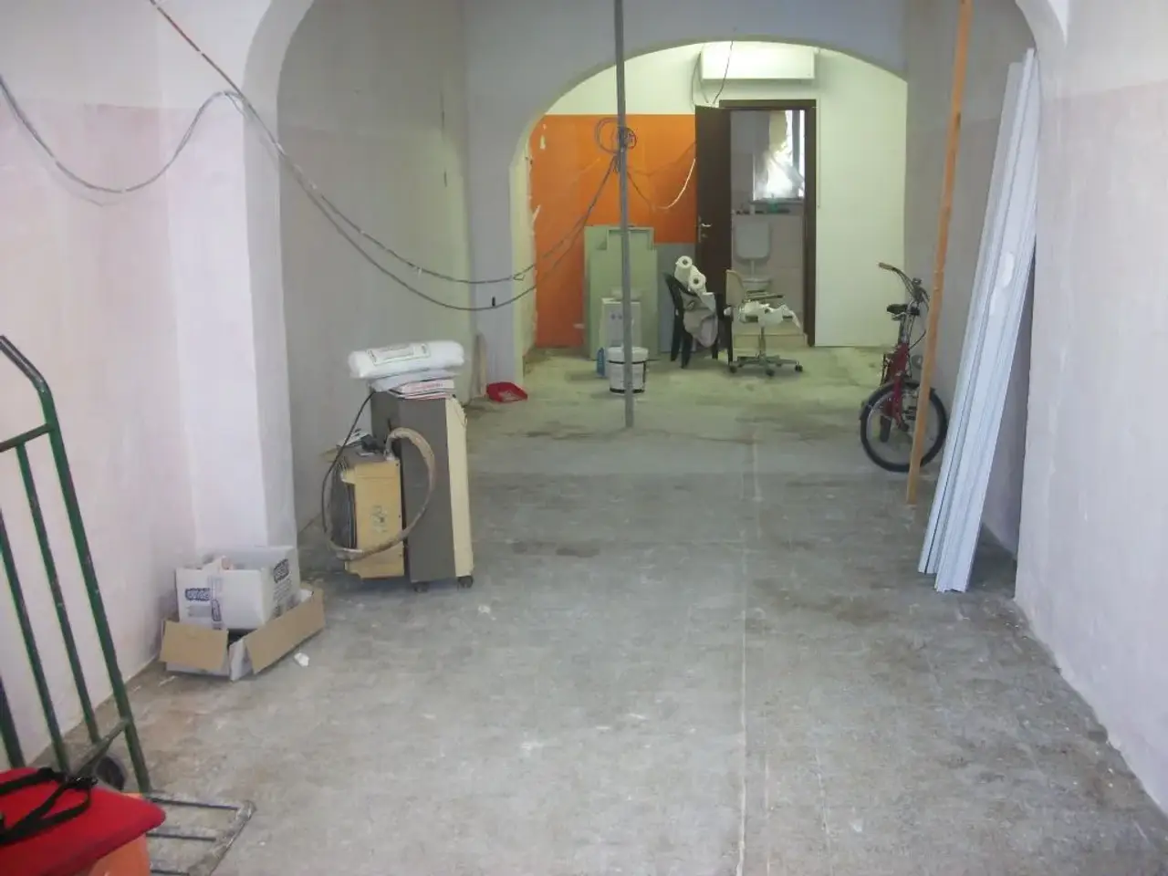 Esercizio commerciale in Via Carlo Cattaneo, Pisa, {3} - Foto 1