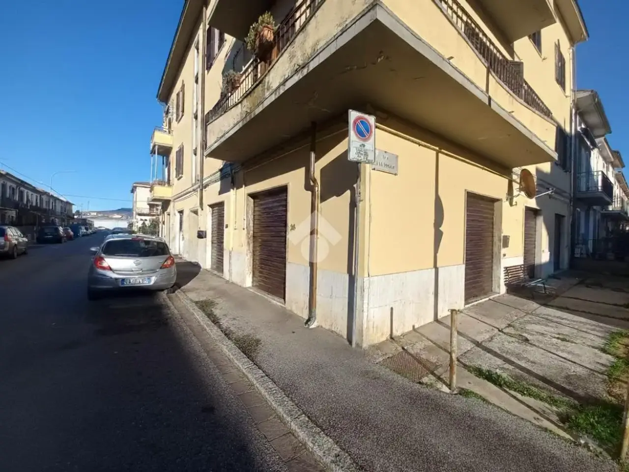 Negozio in Via Ada Benini 1, Prato, {3} - Foto 2