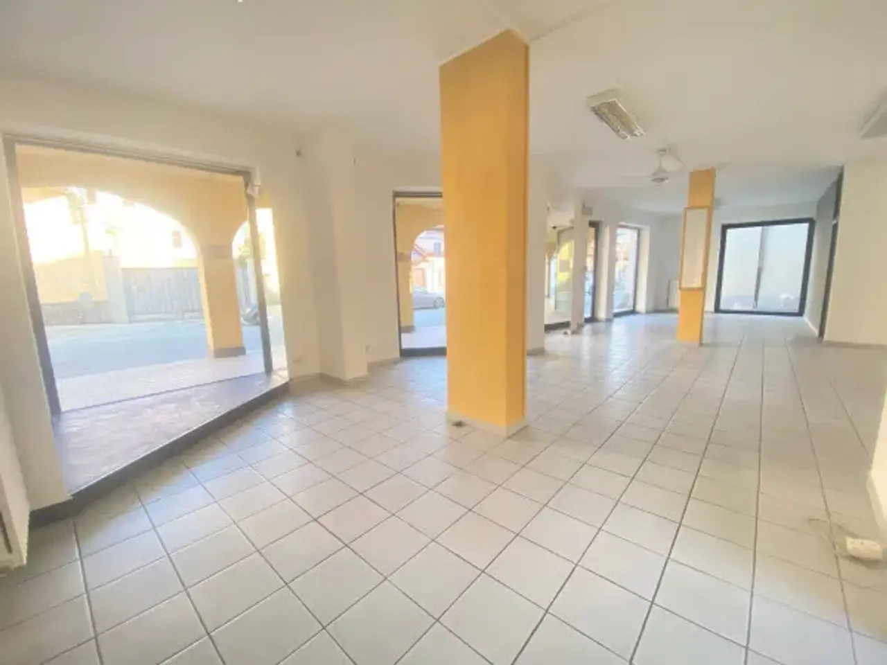 Negozio in Via San Biagio 15, Caramagna Piemonte, {3} - Foto 1