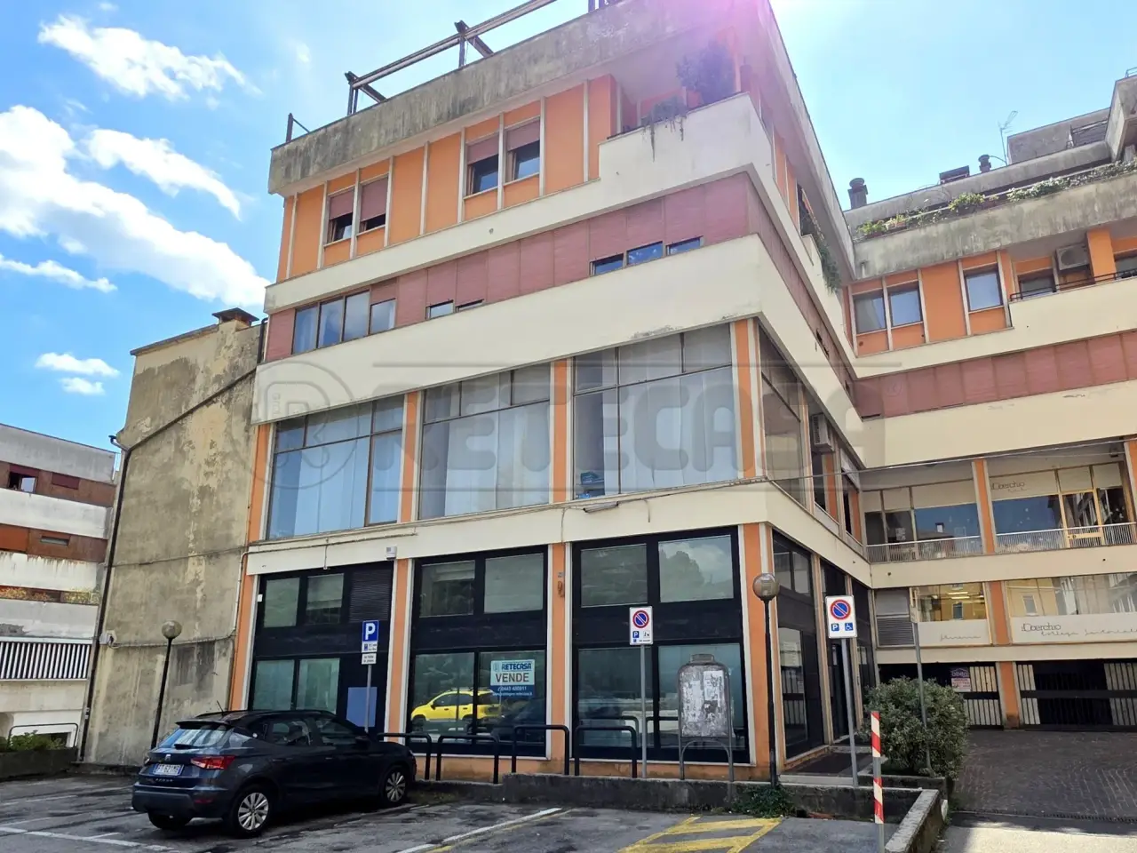 Palazzina commerciale in , Valdagno, {3} - Foto 2