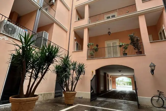 Vierzimmerwohnung in Via Raffaele Leonetti, Caserta - Foto 1