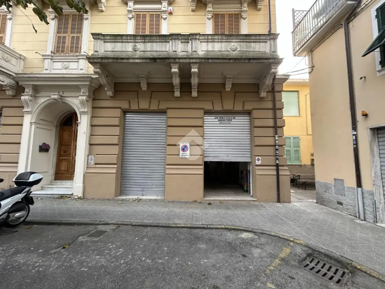Negozio in Piazza Generale Negri di Sanfront, Chiavari, {3} - Foto 1