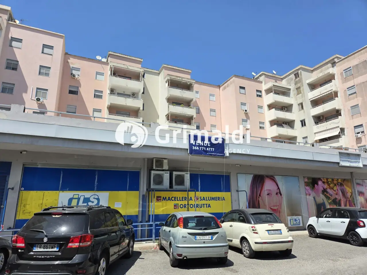 Negozio in Via San Jachiddu 90, Messina, {3} - Foto 1
