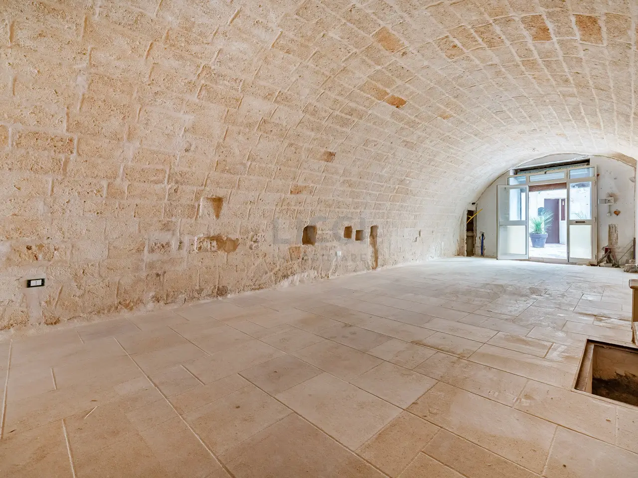 Palazzina commerciale in Via Sant'Angelo  31, Monopoli, {3} - Foto 2
