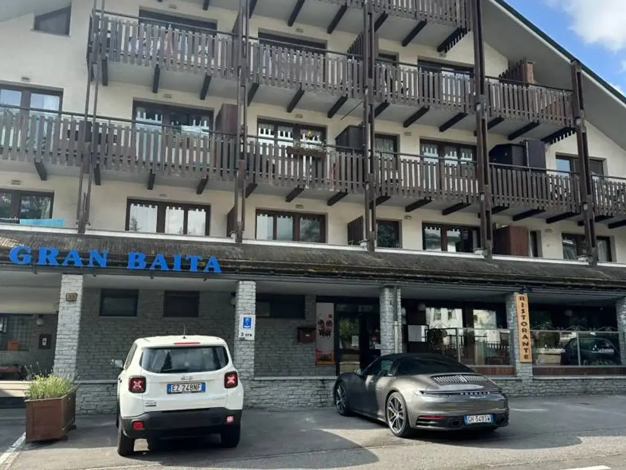 Locale commerciale in Viale della Vittoria,Bardonecchia, Bardonecchia, {3} - Foto 2