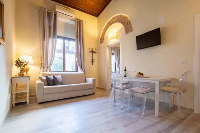 2-room flat in Via dei Calzaiuoli,11, Firenze - Photo 1