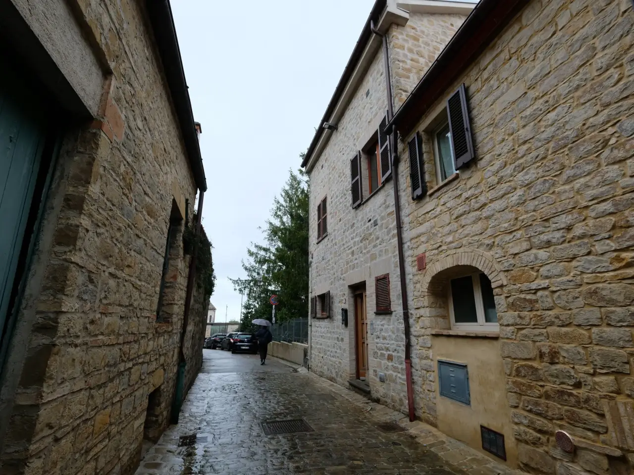 Palazzina commerciale in Via Mattia Capponi 46, Cupramontana, {3} - Foto 1