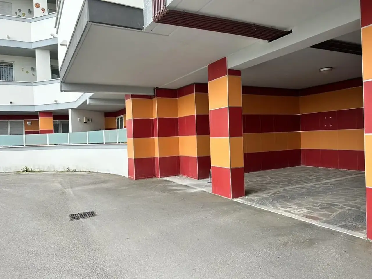 Parcheggio chiuso in Viale Maiella 23/a, Francavilla Al Mare, {3} - Foto 1