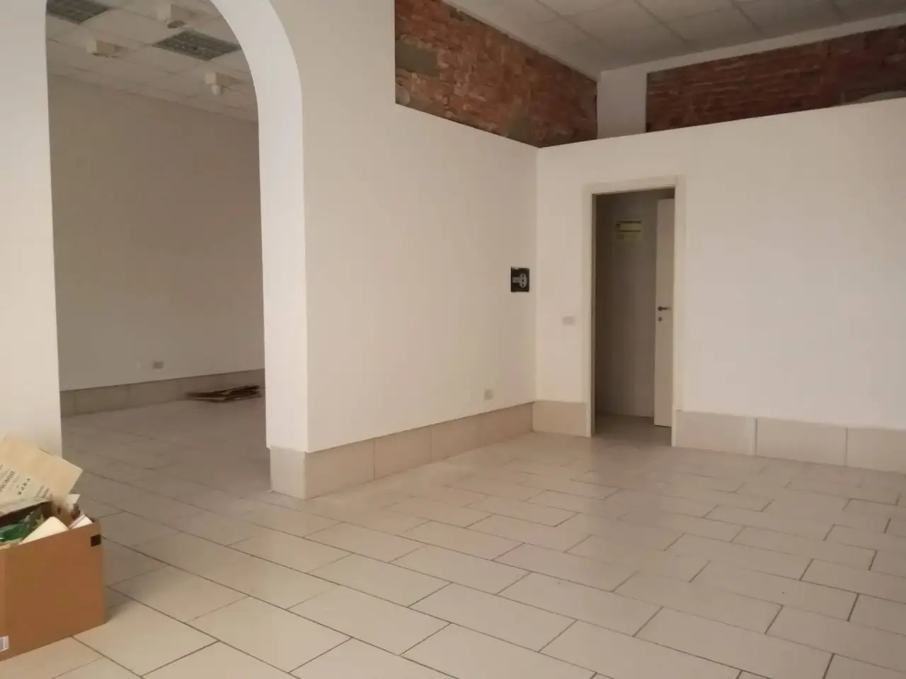 Esercizio commerciale in Via Rossini, Pontedera, {3} - Foto 1