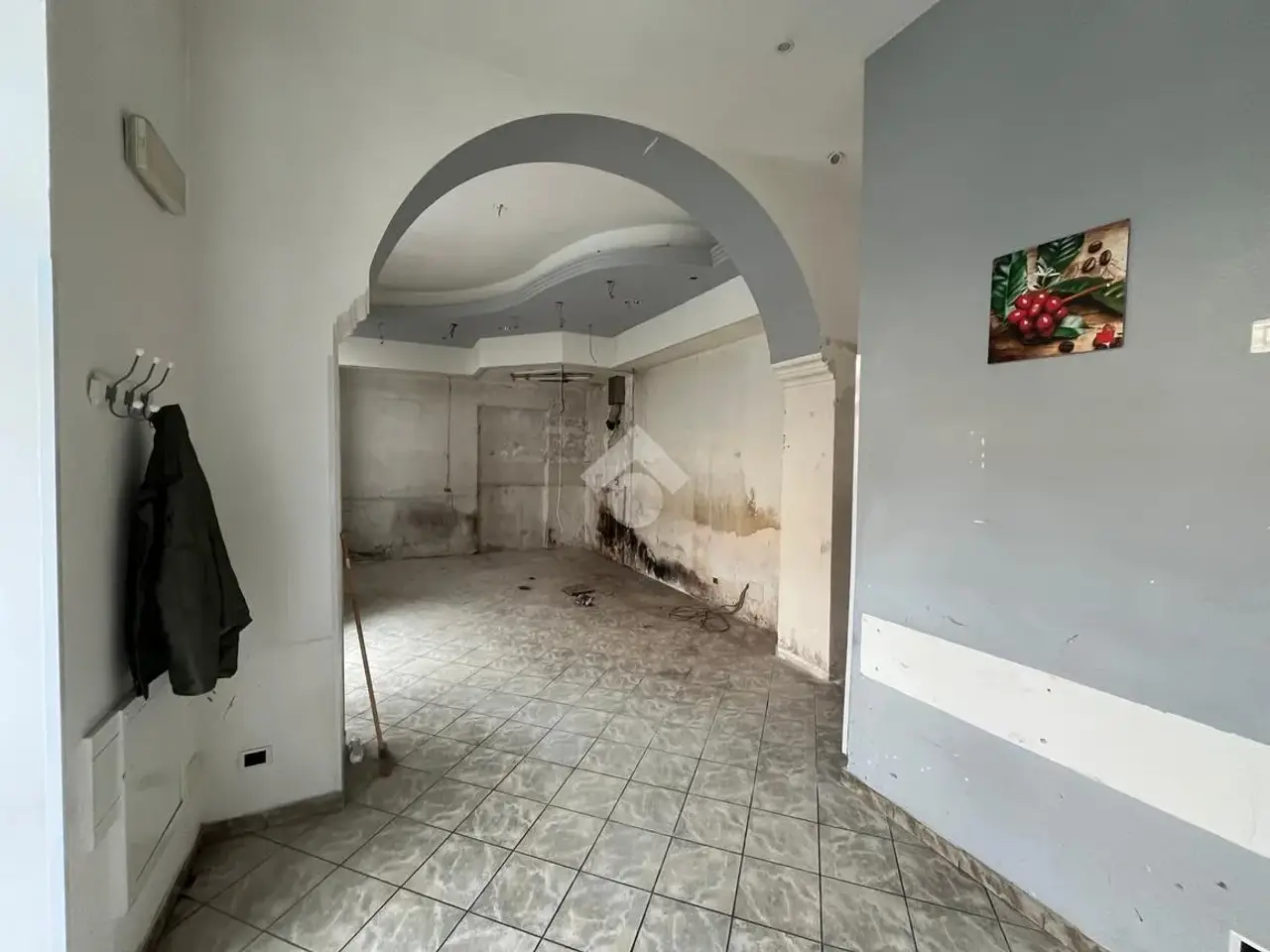 Negozio in Locale Via Enrico Tazzoli 30, La Spezia, {3} - Foto 2