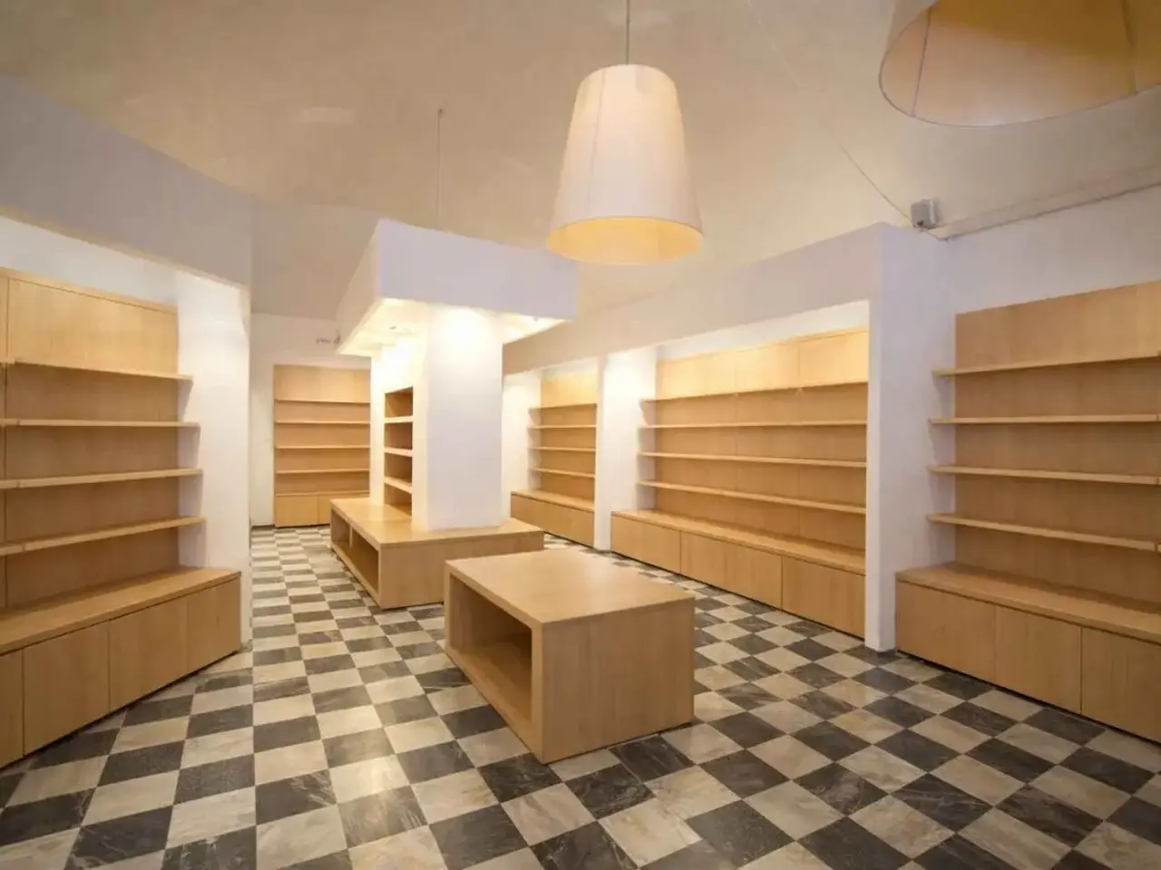 Palazzina commerciale in Via De' Rossi 12/14, Pistoia, {3} - Foto 1