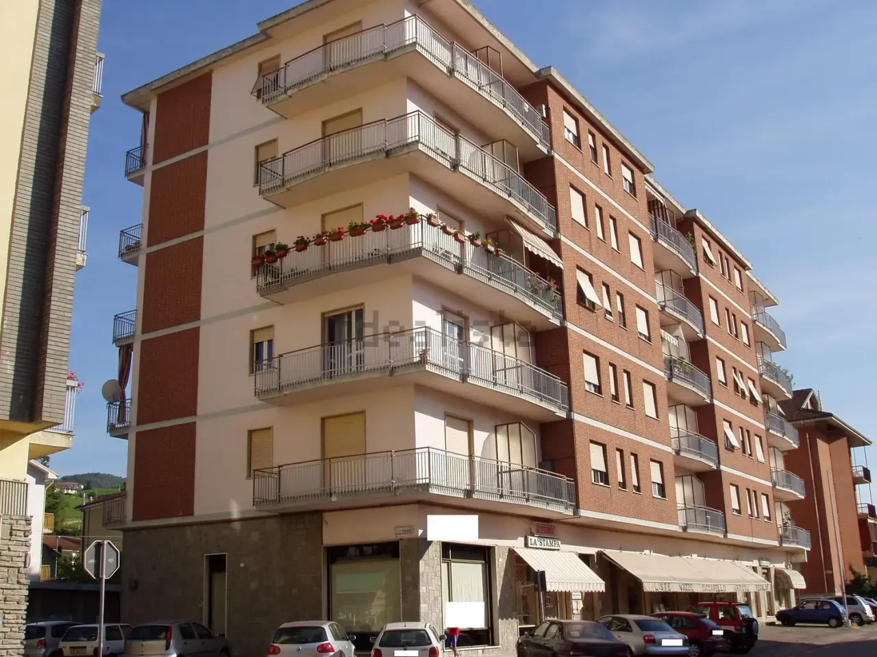 Locale commerciale in , Santo Stefano Belbo, {3} - Foto 1