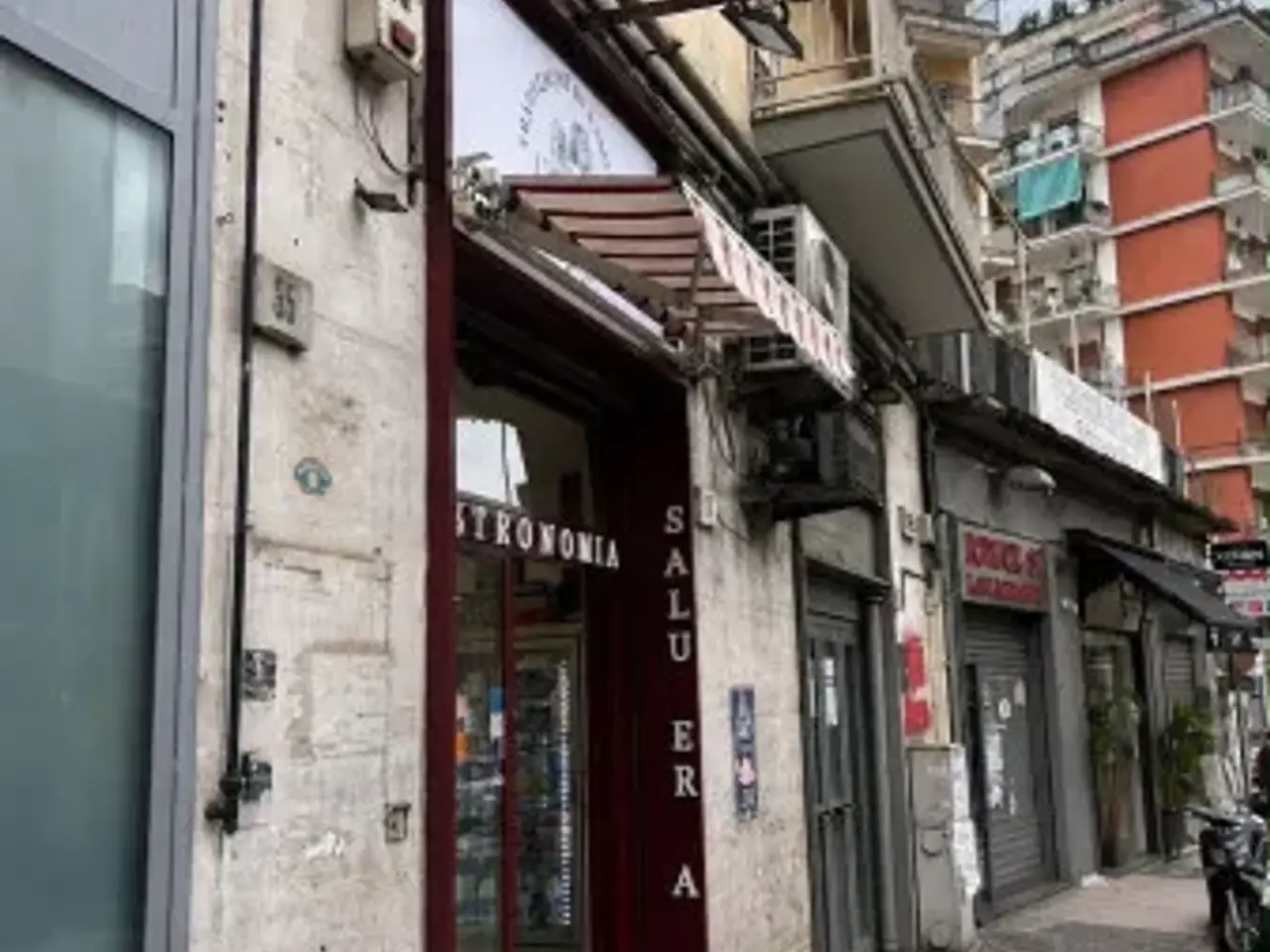 Negozio in Via San Giacomo dei Capri 37, Napoli, {3} - Foto 2