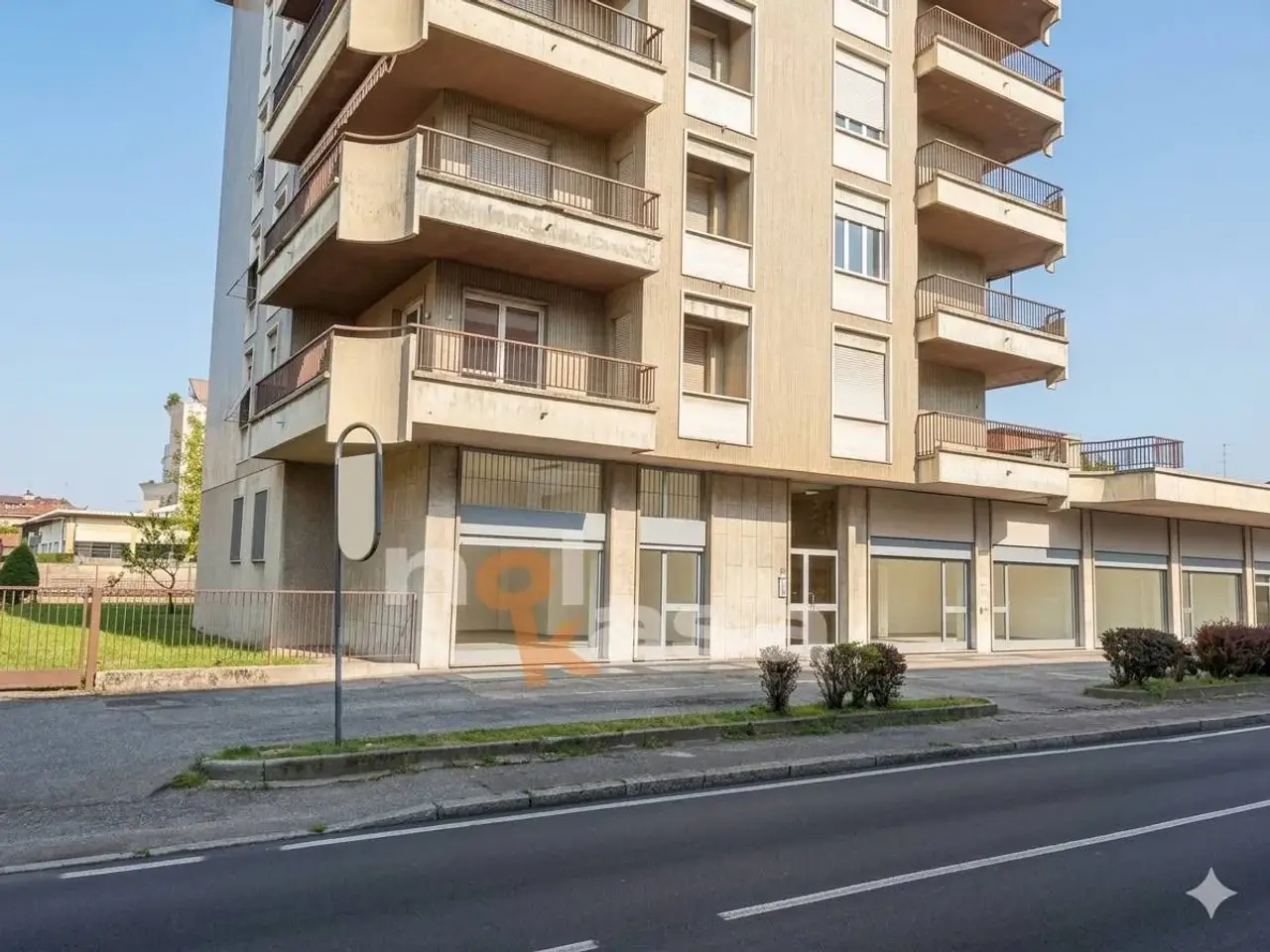 Negozio in Via Genova 28, Busto Arsizio, {3} - Foto 2