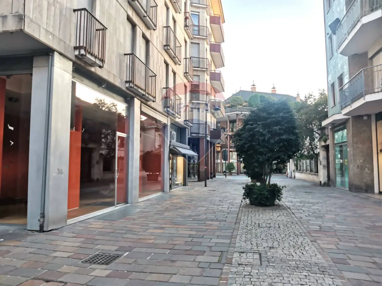 Negozio in Via San Gregorio 6, Busto Arsizio, {3} - Foto 2