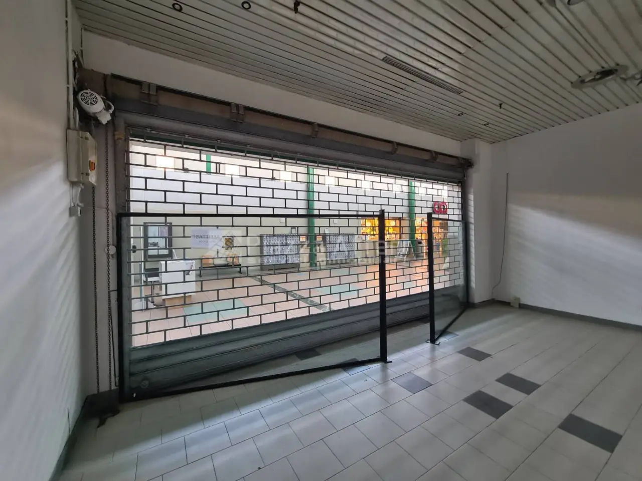 Negozio in Via Fratelli Miselli 28, Cavriago, {3} - Foto 1