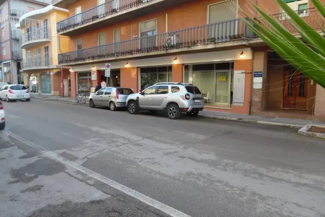 Negozio in Via Turati, San Benedetto del Tronto - Foto 1