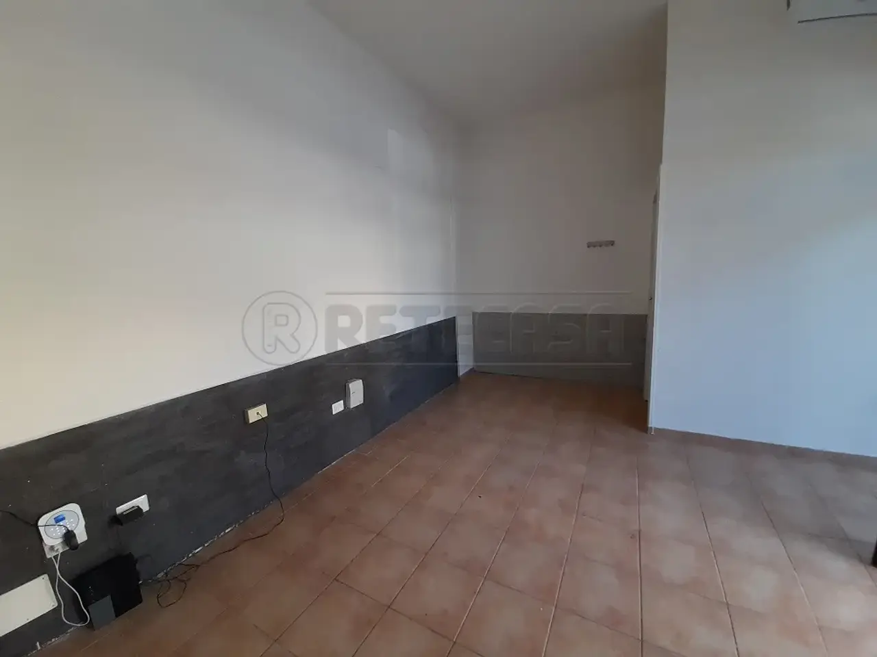 Palazzina commerciale in Via Nettuno 23, Ladispoli, {3} - Foto 2