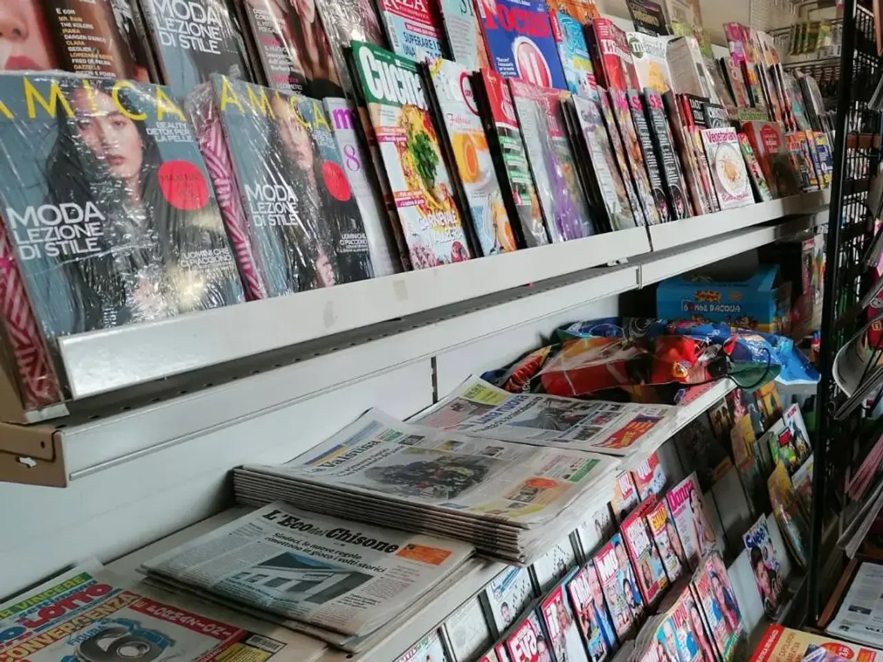 Esercizio commerciale in Piazza Sala /, Giaveno, {3} - Foto 2